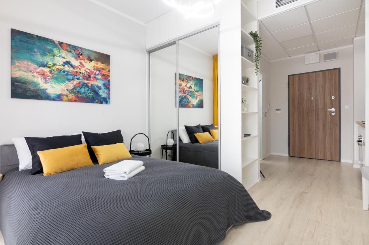 Yellow Sunset Studio Apartment Warsaw Exterior photo