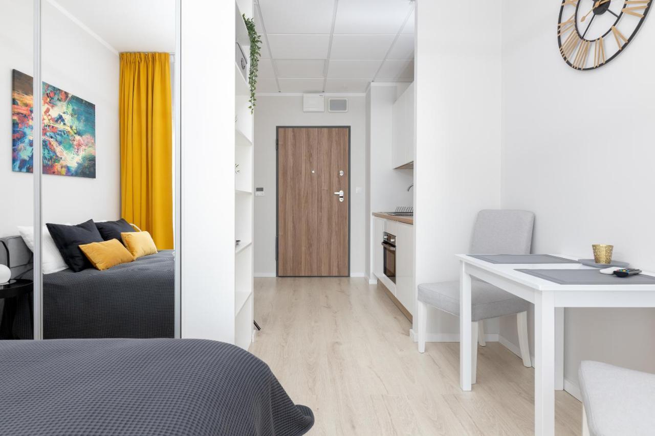 Yellow Sunset Studio Apartment Warsaw Exterior photo